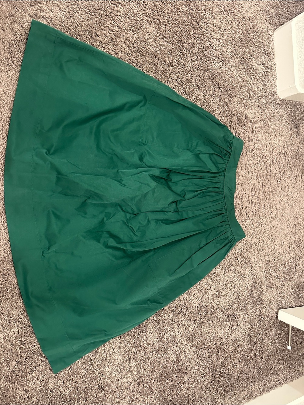 ZARA WOMAN Green Solid Pleated Over Knee-Length Skirt, Zip Closure, Size M